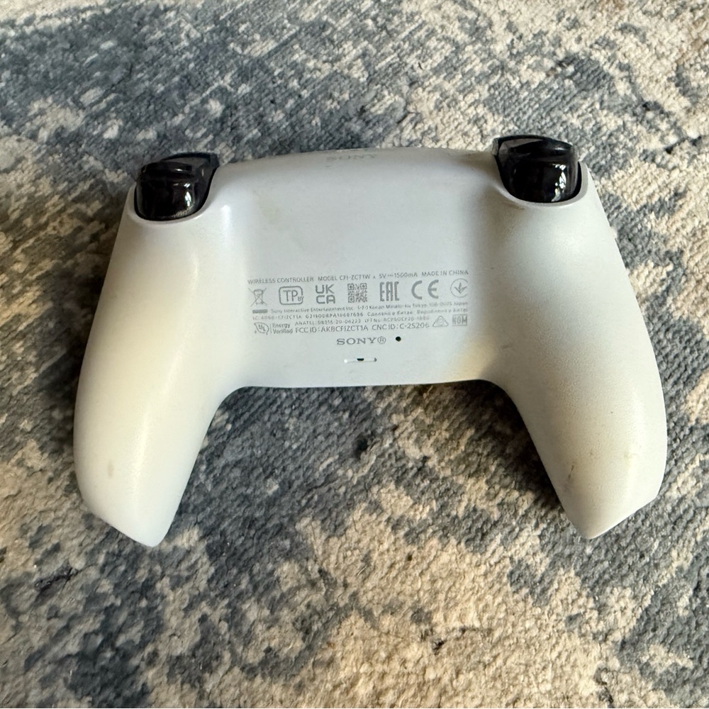 Sony PS5 Controller, White - For Parts (USED / DAMAGED) - Picture 4 of 4